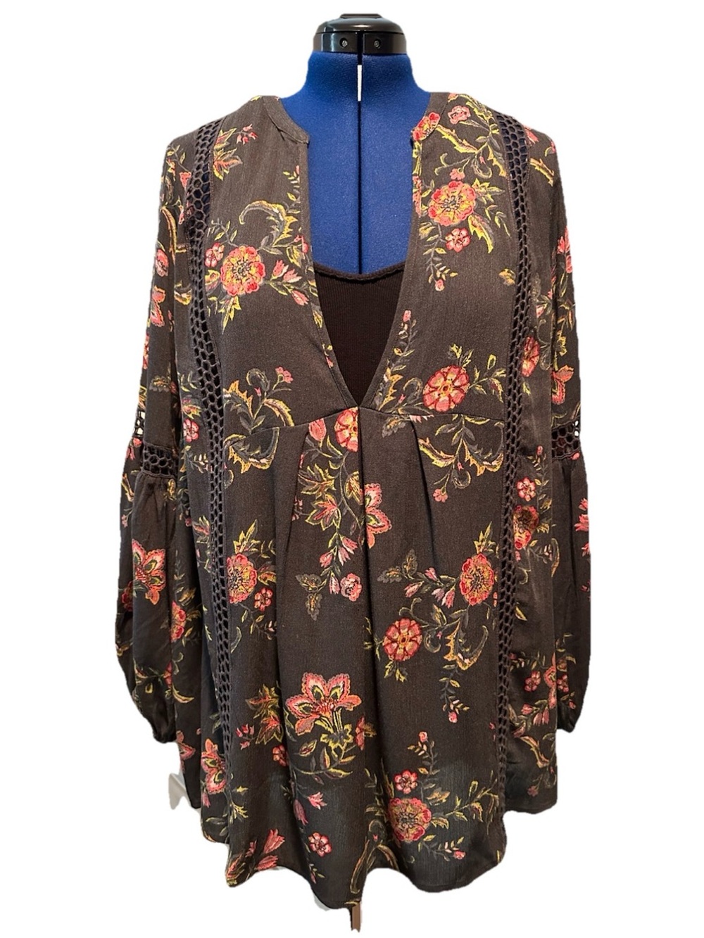 TORRID FESTI Grey Floral Crochet-Trim Peasant Blouse